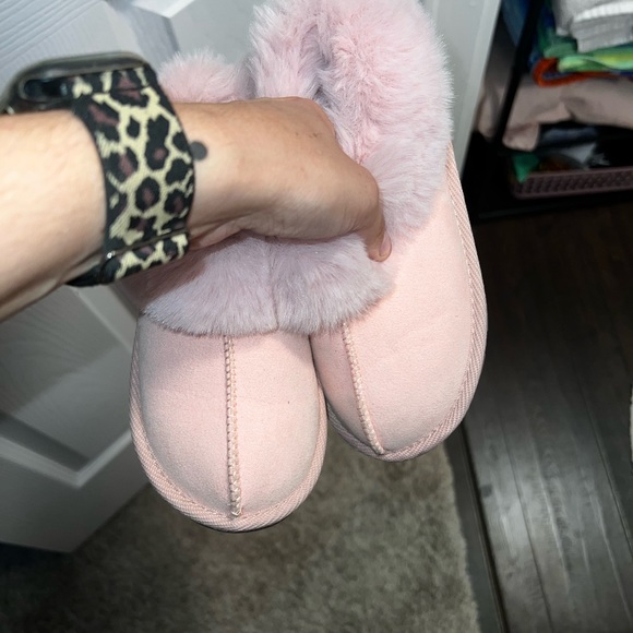 Cat & Jack Other - WORN ONCE GIRLS SIZE 11 SLIPPERS WITH FUR